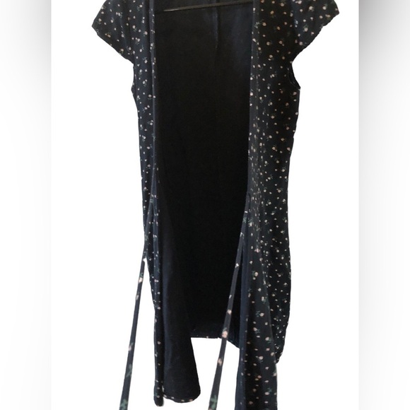 Brandy Melville 4 for 1 shipping bundle!  Get 4 items‎ for shipping as one. - Picture 2 of 12